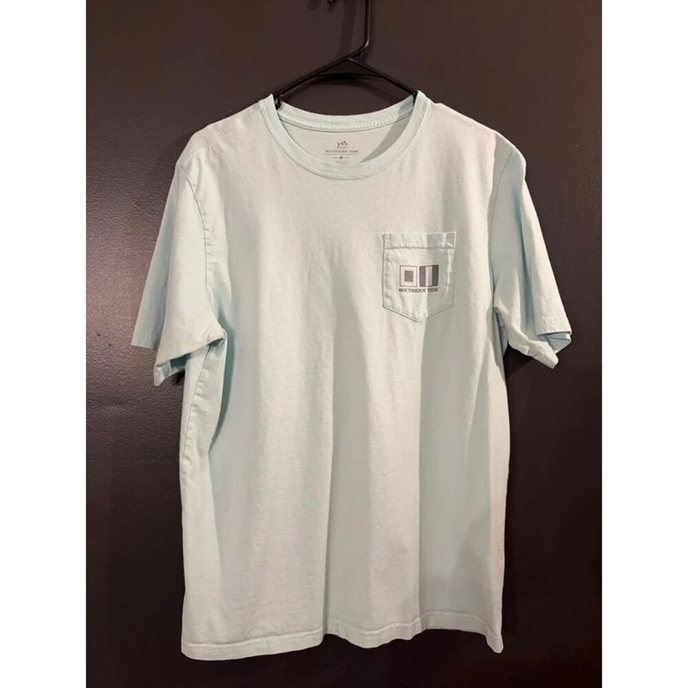 Size Medium Men Southern Tide Short Sleeve Shirt. Light Blue